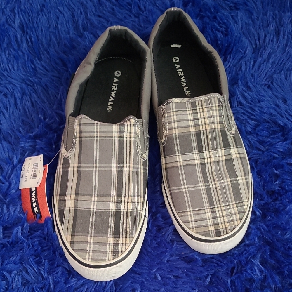 5/25 Closet NWT Airwalk Plaid Slip-On Shoes